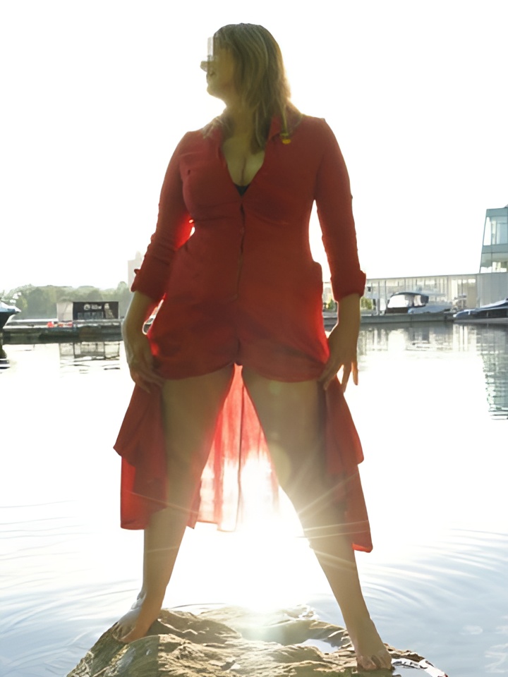 Летиция привлекальеная девушка из Заполярного цена от 4000 руб